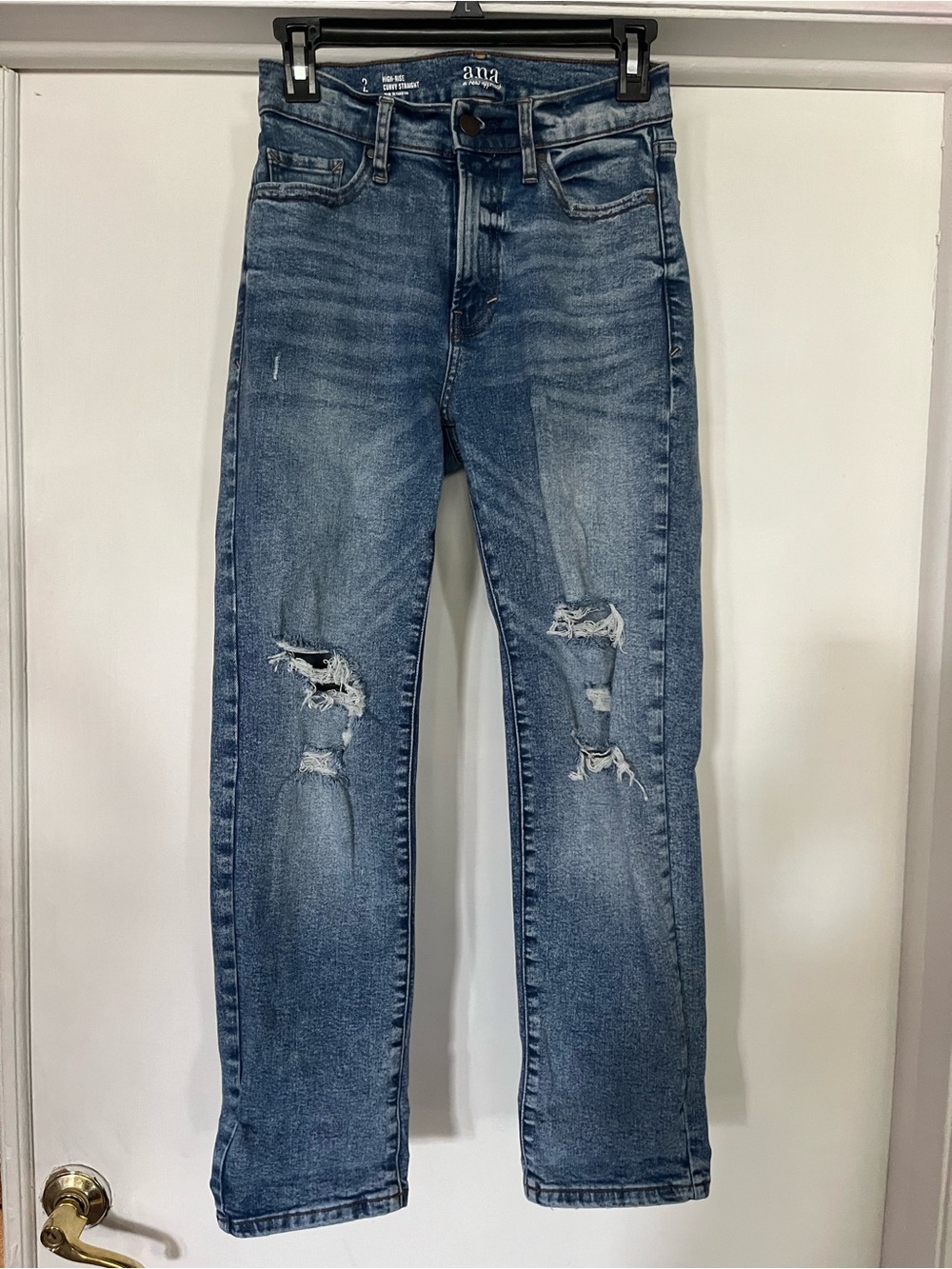 a.n.a High-Rise Curvy Straight Jeans in Blue Wash